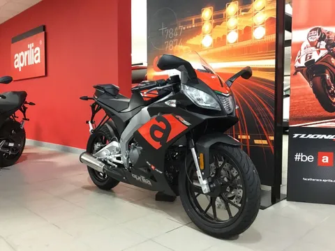 RS 50 : l'hypersportive par Aprilia !