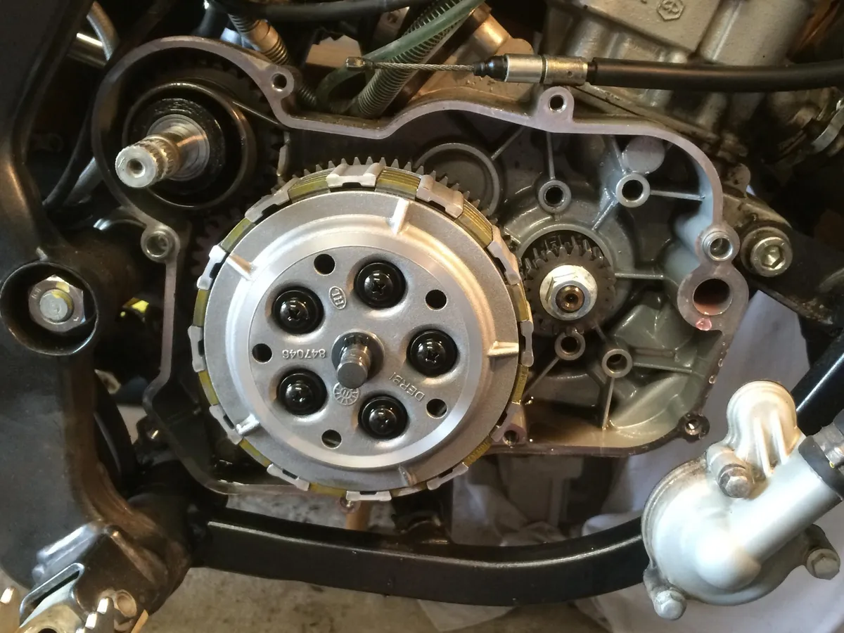 Embrayage moto 50 cc : tout ce qu'il faut savoir