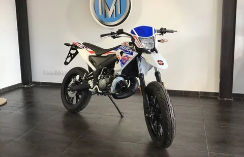 SMT 50 : le cyclo supermotard par Gilera