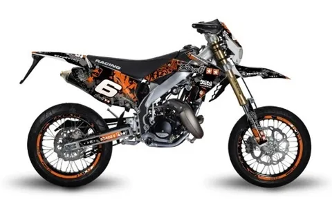Un kit déco et un pot passage haut Stage6 pour Honda HM !