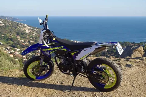 De nouvelles plaques d’immatriculation pour les motos 50 cc