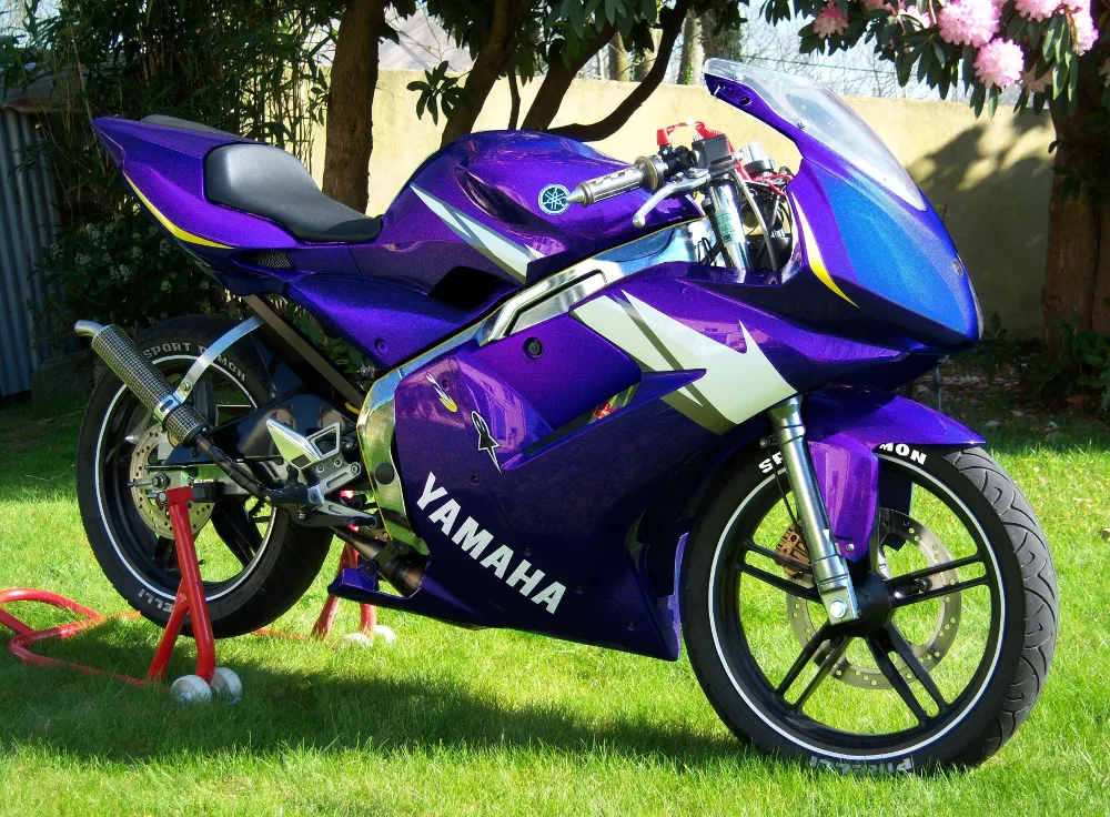 Yamaha TZR équipée pour la compétition